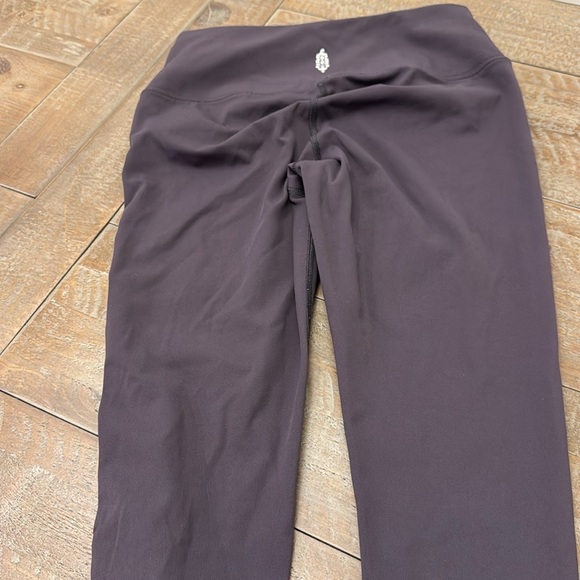 Revolve Movement Freestyle Rise Legging in Dark Purple
FREE PEOPLE - Picture 14 of 15